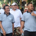 Qosim (kiri), dan Gus Yani saat jalan sehat. foto: ist.