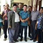 Rombongan Komisi I DPRD Gresik saat sidak P3D di Desa Sumput, Driyorejo. foto: SYUHUD/ BANGSAONLINE