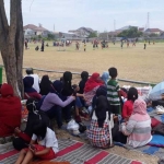 Turnamen sepak bola Armuji Cup digelar di Lapangan Persada, Lidah Kulon, Surabaya. foto: ist.