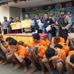 PANEN TANGKAPAN: Hasi tangkapan Satreskoba Polresta Sidoarjo yang berhasil menangkap 29 orang pelaku narkoba.