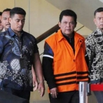 Wali Kota Pasuruan Setiyono saat digelandang menuju gedung KPK.