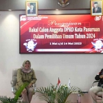 Ketua DPC Gerindra Kota Pasuruan, Soemarjono, saat berada di KPU.