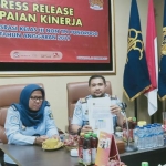 Kepala Kantor Imigrasi Kelas III Non TPI Ponorogo, Hendrya Widjaya, A.Md.Im., S.H. saat menyampaikan rilis pers kepada awak media.