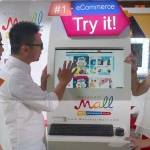 Kepala pemasaran menerangkan cara pemesanan produk secara online di MatahariMall.com. foto: rusmiyanto/ BANGSAONLINE