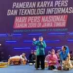 Grup Kentrung Panji Kelana binaan Dinas Kominfo Provinsi Jatim tampil di arena Pameran HPN 2019 di Grand City Convention Hall. foto: DIDI ROSADI/ BANGSAONLINE