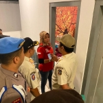 Satpol PP Kota Blitar bersama TNI dan Polri melakukan razia penginapan di Kota Blitar Foto: Ist.