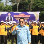Pj Gubernur Jatim saat pimpin apel kesiapsiagaan hadapi banjir di Bendung Gerak Waruturi, Desa Gampeng, Kecamatan Gampengrejo, Kabupaten Kediri.