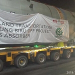 Multi axle truk trailer yang mengangkut Absorber Section #2 trip 1 akan melanjutkan perjalanan, nanti malam.