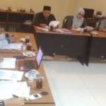 Suasana hearing antara komisi A DPRD Lamongan dan KPUD. (Haris/BANGSAONLINE)