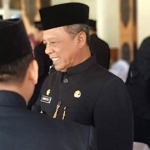 Bupati Indartato usai melantik puluhan pejabat struktural di lingkungan Pemkab Pacitan. foto: YUNIARDI SUTONDO/ BANGSAONLINE