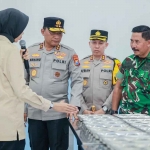 Kapolda Jatim, Irjen Pol Nanang Avianto, didampingi Forkopimda Bojonegoro saat meresmikan SPPG Polres Bojonegoro di Kecamatan Dander Kabupaten Bojonegoro, Jawa Timur, Kamis (17/7/2025). Foto: Ist.