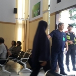 Terdakwa saat disidang di Pengadilan Bangil, Pasuruan, Kamis (1/2).