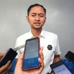 Richi Dio Febrian saat memberi keterangan kepada wartawan. Foto: MUJI HARJITA/ BANGSAONLINE.com