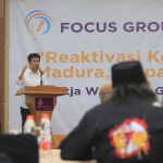 Wagub Jatim, Emil Elestianto Dardak, saat memberi sambutan dalam FGD Reaktivasi Kereta Api Madura.