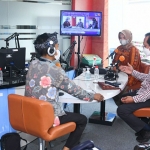 Stafsus Menkominfo Bidang Komunikasi Politik, Philip Gobang, saat Dialog Lintas Bengkulu Pagi bersama RRI.