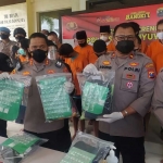 Satresnarkoba Polresta Banyuwangi saat konferensi pers terkait kasus tindak pidana narkoba