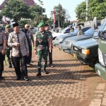 Bupati Tuban H. Fathul Huda meninjau sarana prasarana saat apel gelar pasukan kesiapsagaan penanggulangan bencana.