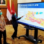 Gubernur Khofifah saat menjelaskan update penanganan Covid-19 di Jawa Timur. foto: ist.