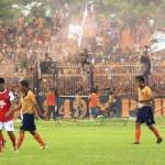 SIAP TEMPUR: Para pemain Persibo Bojonegoro saat menghadapi Persewangi dalam laga uji coba belum lama ini. foto: eky nurhadi/dok/BANGSAONLINE