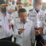 Wakil Wali Kota Batu Punjul Santoso saat memberikan keterangan didampingi Kepala Dishub Imam Suryono.
