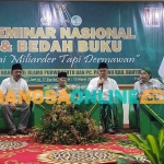 Prof Dr KH Asep Saifuddin Chalim saat menjadi pembicara pada bedah buku Kiai Miliarder Tapi Dermawan karya M Mas’ud Adnan yang diselenggarakan Universitas Nahdlatul Ulama (UNU) Purwokerto dan Pengurus Cabang Nahdlatul Ulama (PCNU) Banyumas, Jumat (10/3/2023) malam. Foto: BANGSAONLINE