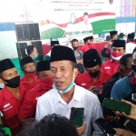 Saim, Bacawabup Lamongan yang juga sekaligus Ketua DPC PDIP Lamongan. (foto: TRIWIYOGA/ BANGSAONLINE).