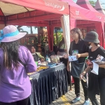 Setelah memasuki garis finish, para peserta langsung menyerbu jajanan UMKM di Rumah Rakyat Kota Mojokerto.
