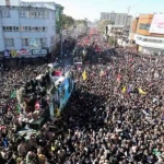 Lautan rakyat Iran mengantar pemakaman Jendral Qasem Sulaimani. foto: the sun