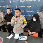 Kapolres Blitar, AKBP Argowiyono saat mengungkap kasus prostitusi di Desa Penataran, Kecamatan Nglegok, Kabupaten Blitar, Kamis (16/2/2023)