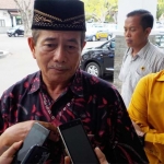 Darmadi, calon Kades Watukarung nomor urut satu saat memberikan keterangan pers. 