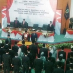 Prosesi peresmian dan pengangkatan 45 anggota DPRD Pacitan masa jabatan 2019-2024. foto: YUNIARDI SUTONDO/BANGSAONLINE