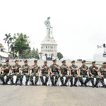 Panglima Koarmada II foto bersama Panglima Divisi Infanteri 2 Kostrad beserta rombongan. 