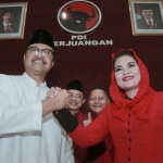 Pasangan Calon Gubernur Jatim Saifullah Yusuf (Gus Ipul) dan Calon Wakil Gubernur Puti Guntur Soekarno akan menyampaikan pidato politik dalam Rapat Kerja Daerah Khusus (Rakerdasus) yang bakal dihadiri 3.000 kader PDI Perjuangan se-Jatim di Surabaya, Sabtu (3/2). Foto: YUDI A/BANGSAONLINE