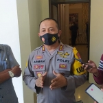 Kapolresta Banyuwangi Kombespol Arman sedang menjawab pertanyaan wartawan.