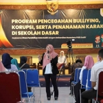 Salah satu narasumber dalam workshop yang digelar Disdik Kota Kediri saat menyampaikan materi. Foto: Ist