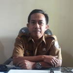 Kabid KPH DPKP Sampang, Nurdin, saat ditemui di kantornya. Foto: MUTAMMIM/BANGSAONLINE