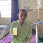 Joni Pranata, warga Desa Blimbing, Kecamatan Tarokan, Kabupaten Kediri, yang kini dapat menjalani pengobatan tanpa terbebani biaya. Foto: Ist