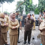 Wali Kota Mojokerto Ika Puspitasari, saat sidak persiapan pelaksanaan Pemilu, Selasa (16/4) pagi.