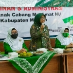 Dra. Hj. Aisyah Lilia Agustina, M.Si., Anggota DPRD Jatim Dapil XI saat menggelar Reses III Tahun 32021 di NU Center Kabupaten Madiun, Sabtu (30/10/2021).