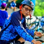 Rusliyadi dengan sepedanya saat bersama Komunitas Pancal Lavender 09 Bangkalan.