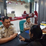 Kasubag Tata Usaha Badan Pertanahan Nasional Kabupaten Sidoarjo, Arka Wiratmanta, saat diwawancarai di kantor. 