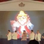 
Detik-detik Peluncuran maskot dan jingle Pilkada Kabupaten Kediri 2024. Foto: Muji Harjita/BANGSAONLINE.com