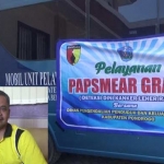 Mobil pelayanan papsmear dari Dinas PP dan KB Ponorogo. Inset, Kepala Dinas PP dan KB Ponorogo Hardjono.