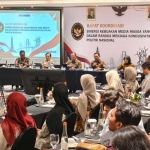 Rapat koordinasi sinergi kebijakan media massa di Surabaya. 