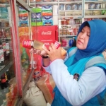 Tim Koordinasi Pembinaan dan Pengawasan Makanan dan Obat (TKP2MO) Kota Blitar saat melakukan sidak ke sejumlah toko dan distributor di Kota Blitar, Selasa (10/4). 