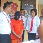 Pelaku saat dirilis di kantor Polres Ngawi.