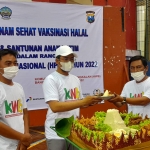 Potong tumpeng dalam peringatan Hari Pers Nasional (HPN) 2022 yang digelar Komunitas Wartawan Bangkalan (KWB).