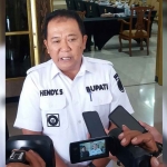 Bupati Jember, Hendy Siswanto, saat memberi keterangan kepada awak media.