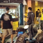 Petugas gabungan di Kabupaten Ngawi sedang melakukan patroli malam.