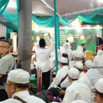 Suasana haul ke-6 Dr. Ir. Indar Parawansa, M.Si di rumah pribadi Gubernur Jawa Timur Khofifah Indar Parawansa, Jalan Jemursari VIII no 124 Surabaya, Sabtu (22/2) malam.